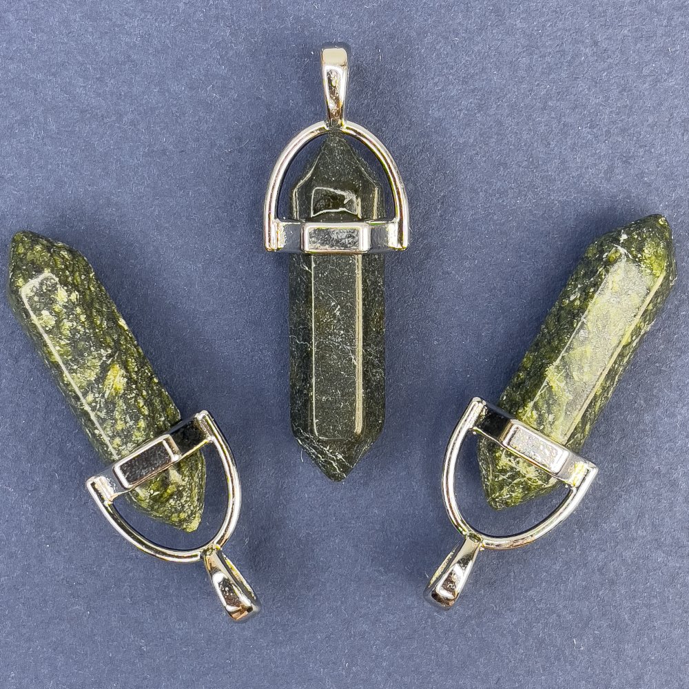 Wisiorek z serpentyną w kształcie sześciokąta 4 cm