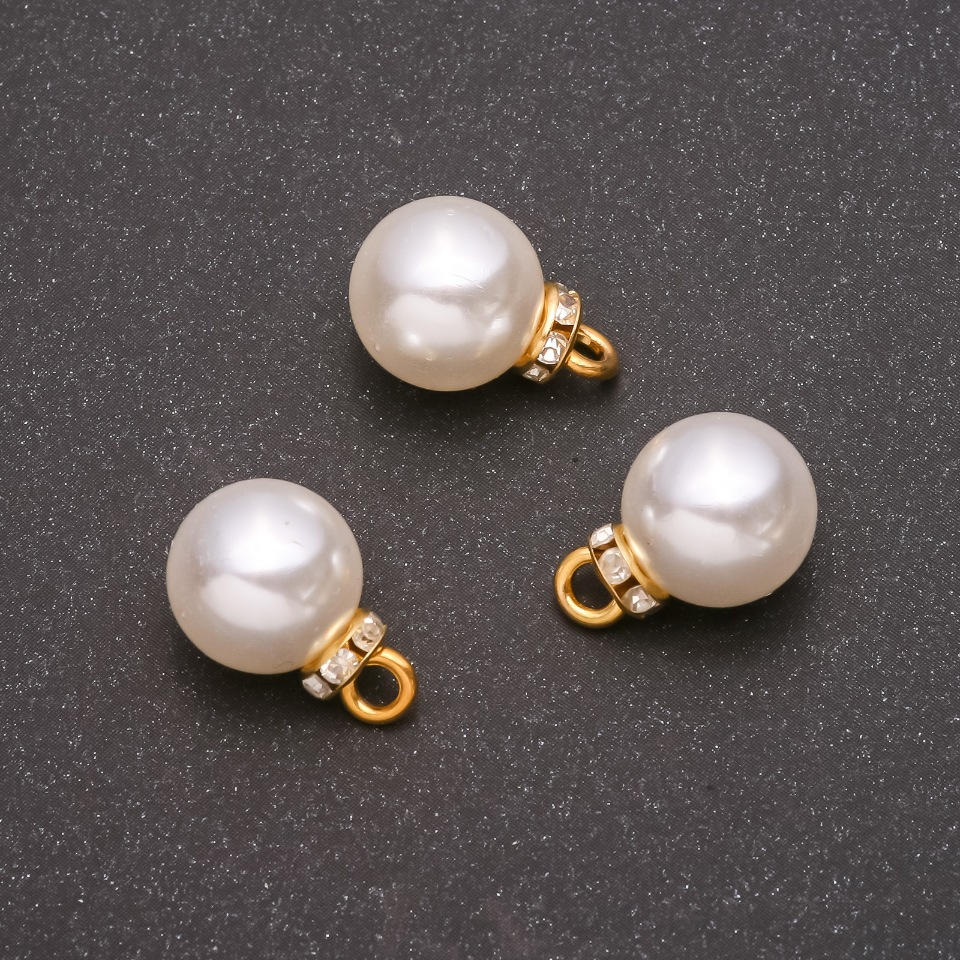 Wisiorek jubilerski «Perła» (plastik) z żółtego metalu, 12×17 mm, średnica 1,8 mm, opakowanie 10 szt. +