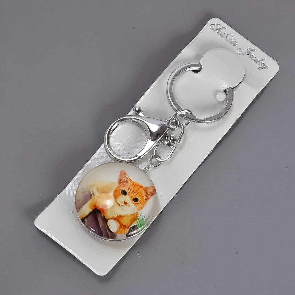 Brelok o średnicy 3,5 cm i długości 9 cm