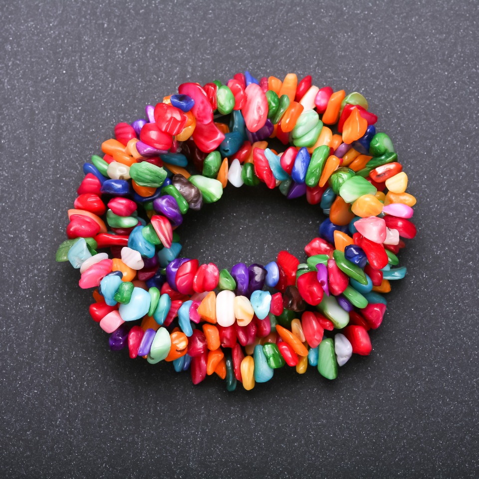 Koraliki z naturalnego perłowego połysku tonowane na nitce, drobinki, średnica 8 mm (±), długość 85 cm