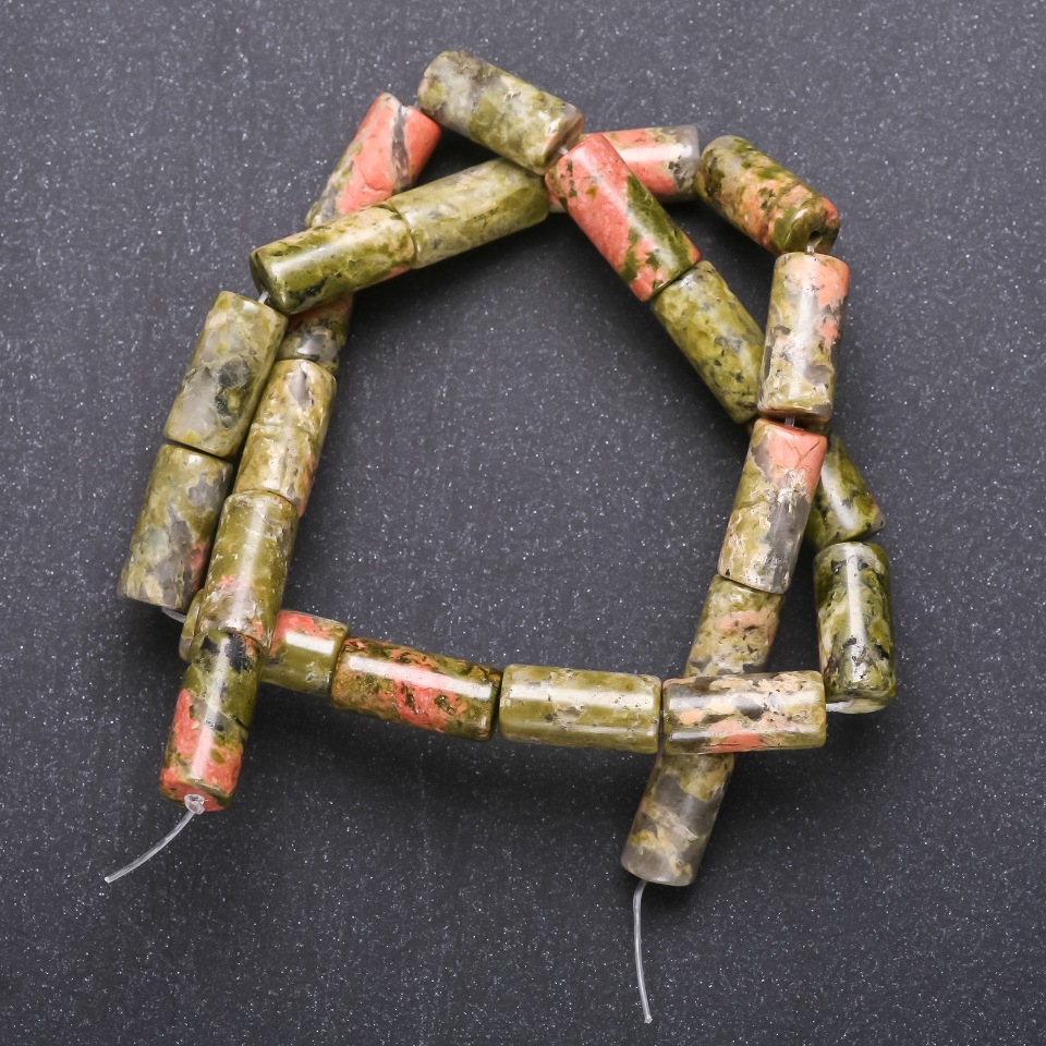 Koraliki z naturalnego kamienia unakitu (heliotrop) na nitce, cylindryczne, średnica 8×17 mm, długość 40 cm