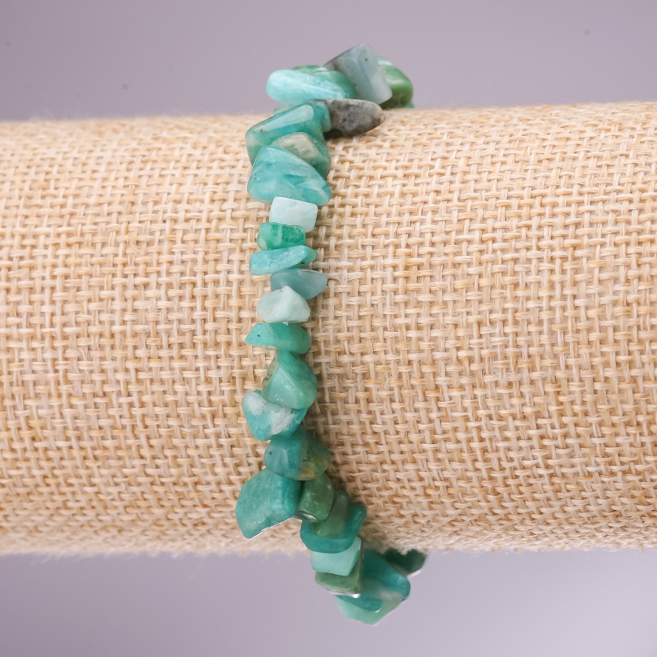 Bransoletka z naturalnego kamienia amazonitu – drobinki na gumce, średnica 5–8 mm, długość 18 cm