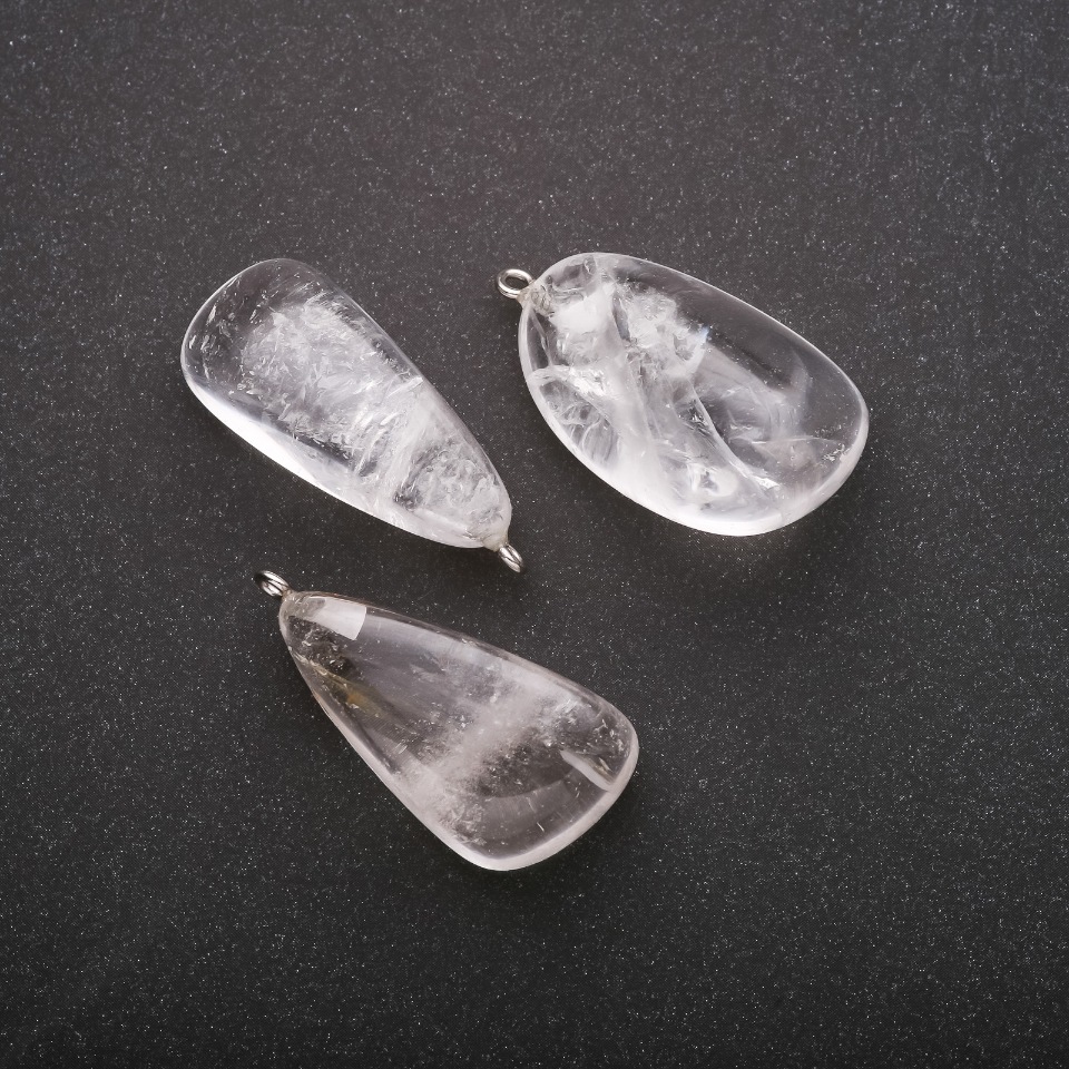 Wisiorek z naturalnego kryształu górskiego 20x30x35 mm