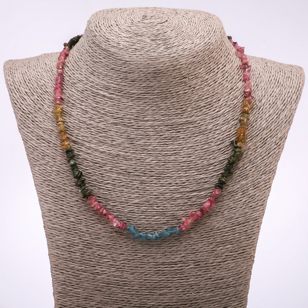 Naszyjnik z naturalnym turmalinem, drobiny o średnicy 7 × 3 mm, długość 45 cm