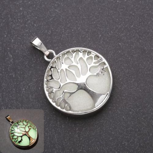 Wisiorek z onyksu emitujący zielone światło w oprawie 'Drzewo', średnica 27 mm