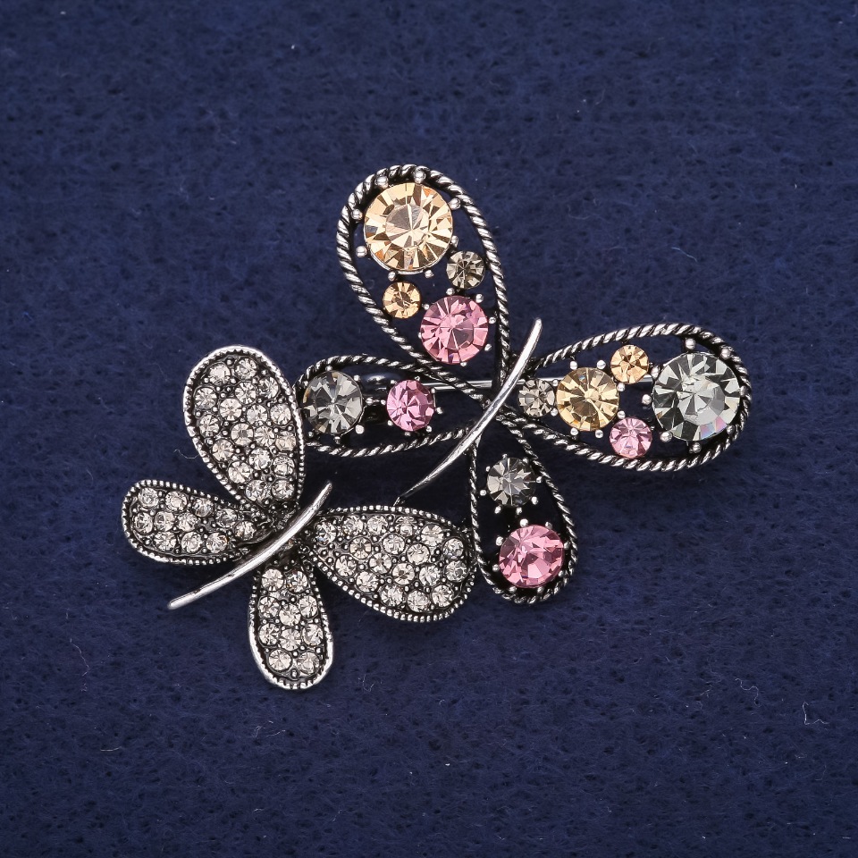 Broszka Motyle z kryształami w kolorach żółtym, liliowym i szarym, 45×35 mm, metal srebrzysty