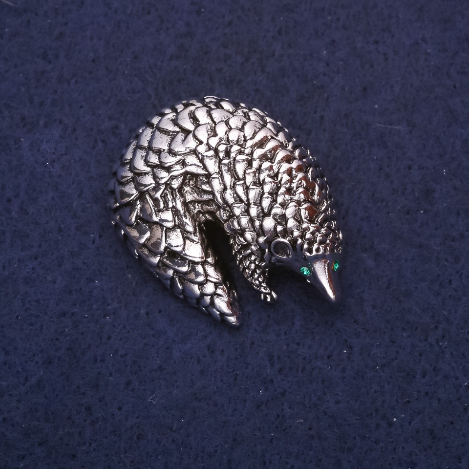 Broszka pangolin 38×28 mm, metal srebrzysty