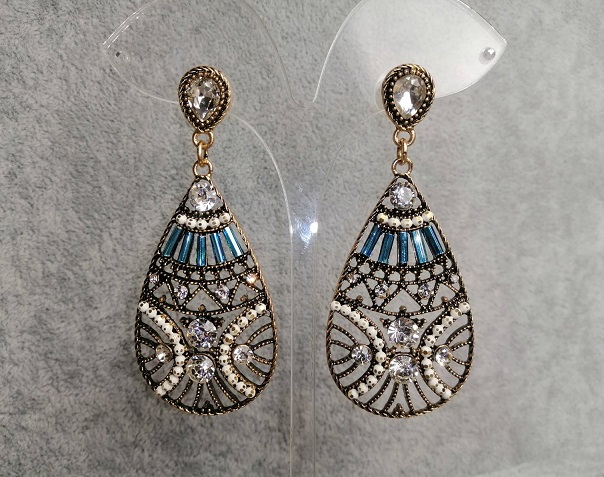 Długie kolczyki „Złota Uroda” z złotym metalem, długość 7 cm