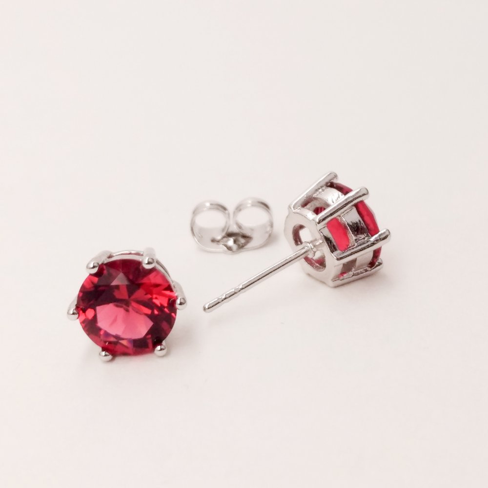 Kolczyki Xuping wkrętki w oprawie koronowej z kamieniem w kolorze czerwonym, średnica 8 mm, rodowane