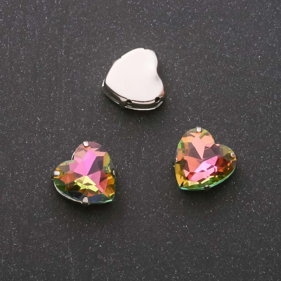 Cena za opakowanie / 10 szt. Kryształ naszywany w kształcie serca 14 mm zielono-malinowy