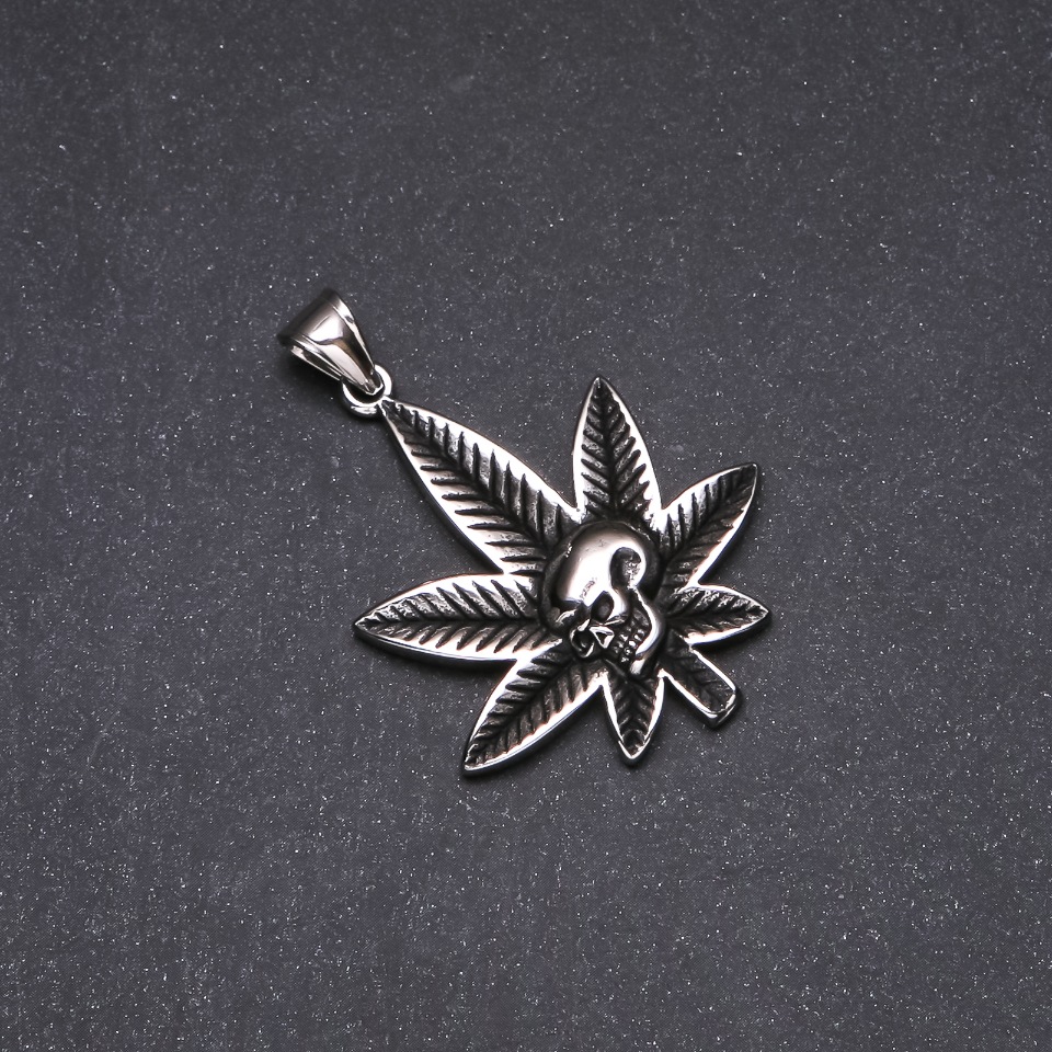 Wisiorek z czaszką 46×38 mm – męski