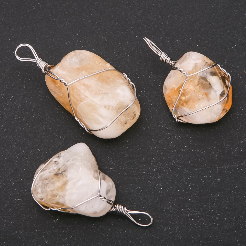 Wisiorek z cytryną opleciony drutem 20×30 mm (±)