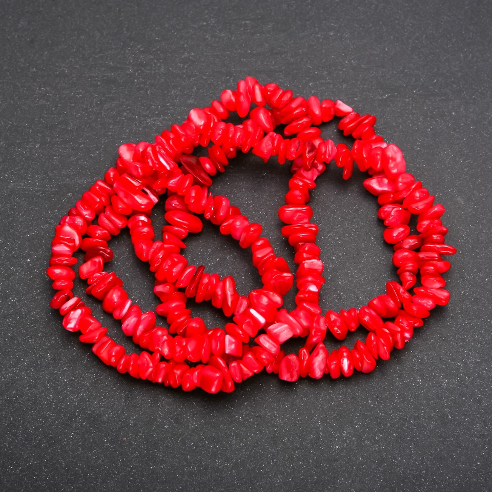 Koraliki na nitce – tonowana perła, drobne cząstki, średnica 5–10×2–4 mm, długość 80 cm