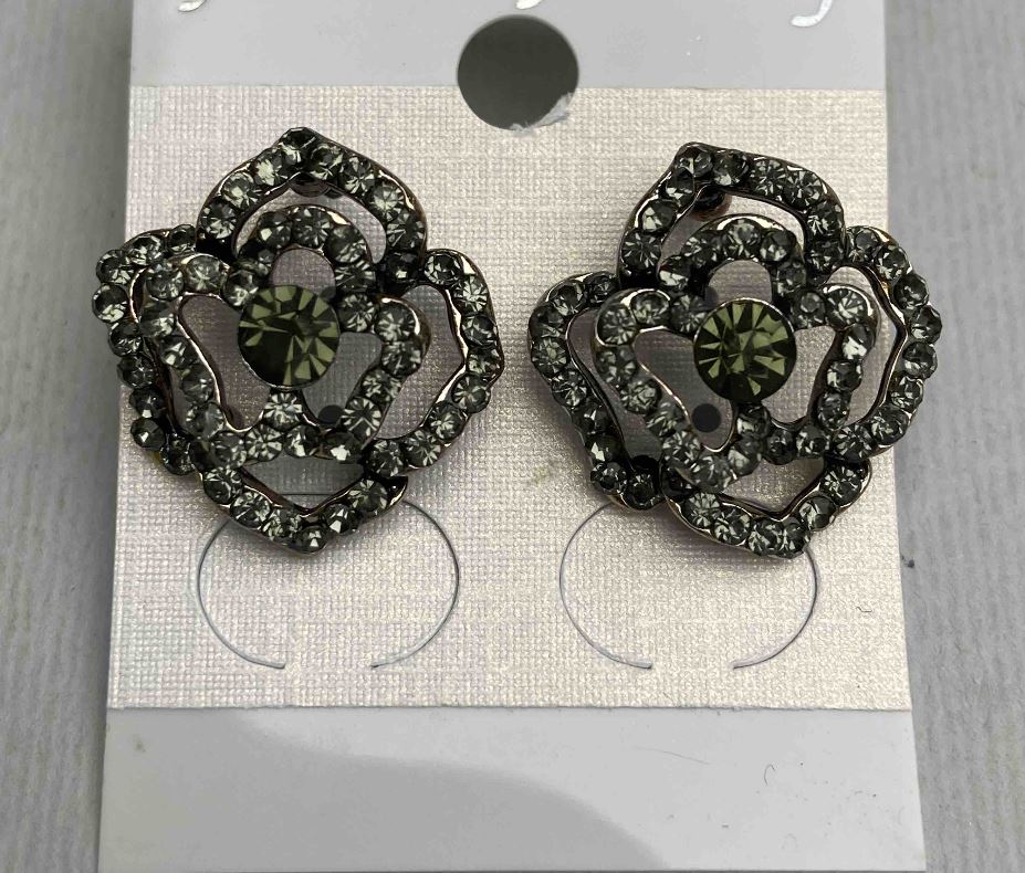 Kolczyki sztyftowe 'Róże', ciemne kryształy, metal w kolorze złota, 20 mm