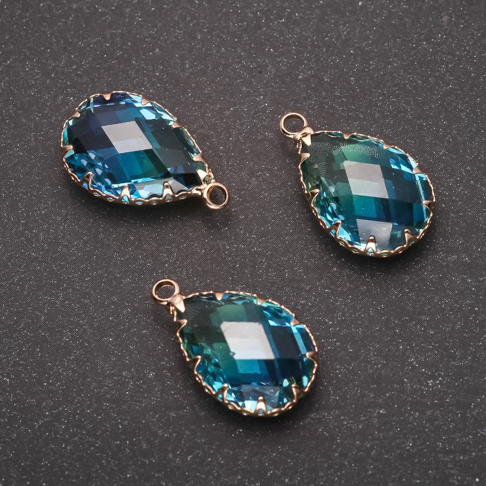 Wisiorek «Kropla» w kolorze niebieskim, złota oprawa 13×21 mm