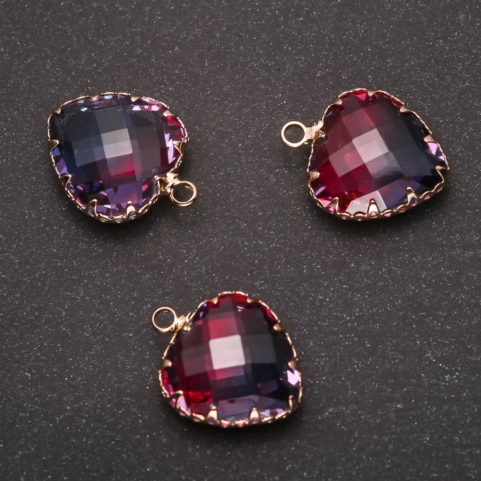 Zawieszka «Serce» malinowo-niebieskiego koloru, złota oprawa 16x20 mm