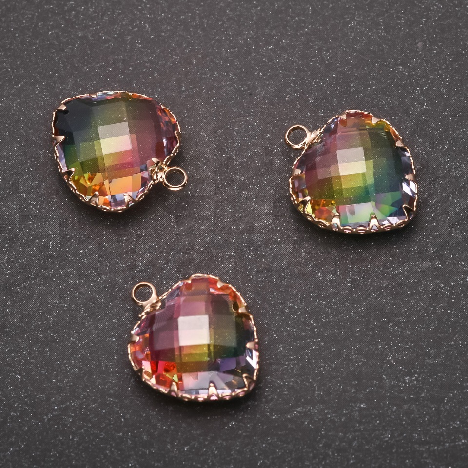 Wisiorek „Serce” w kolorze tęczowym, pozłacana oprawa 16×20 mm