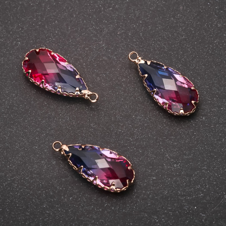 Wisiorek „Kropla” w kolorze niebiesko-malinowym, złota oprawa 10×24 mm