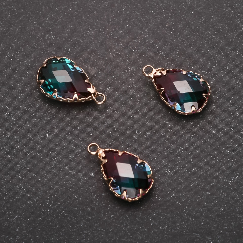 Wisiorek «Kropla» malinowo-zielony odcień, złota oprawa 10×17 mm