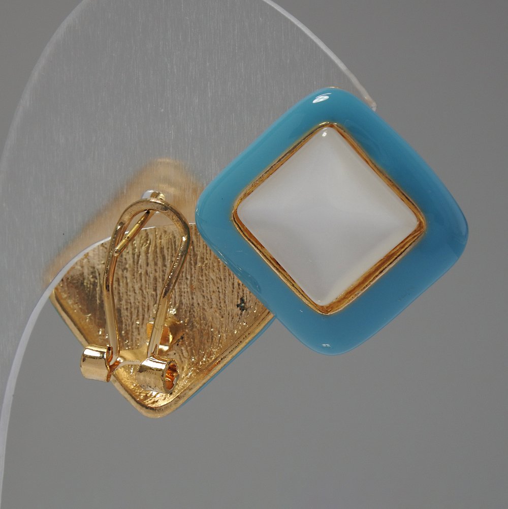 Kolczyki sztyfty w kształcie rombów z niebieską emalią i kaboszonem «kocie oko», metal złocisty, 25 mm