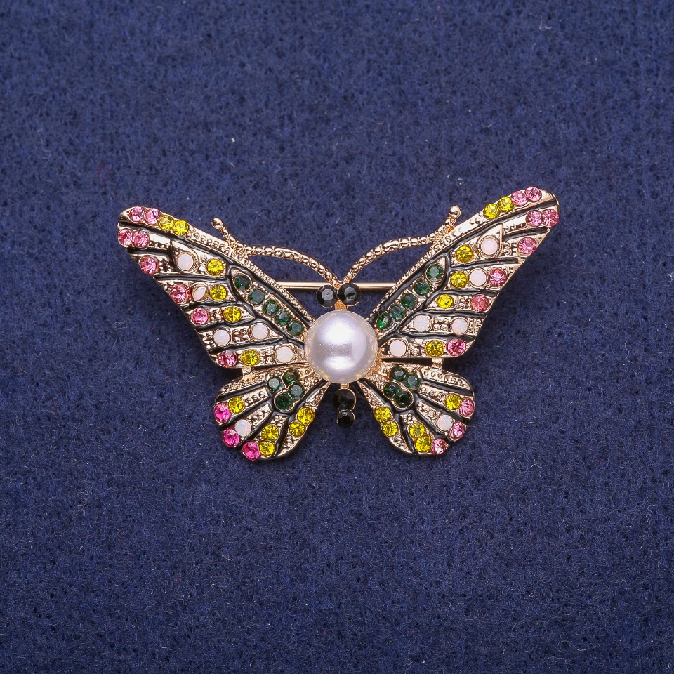 Broszka Motyl w strassach z koralikiem, żółtego metalu
