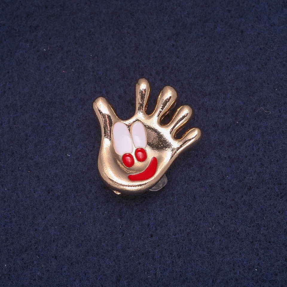 Broszka w kształcie dłoni, emalia, metal złocisty 24×25 mm