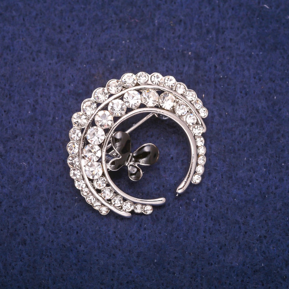 Broszka w kształcie motyla z czarną emalią i białymi cyrkoniami, srebrzysty metal 32×34 mm