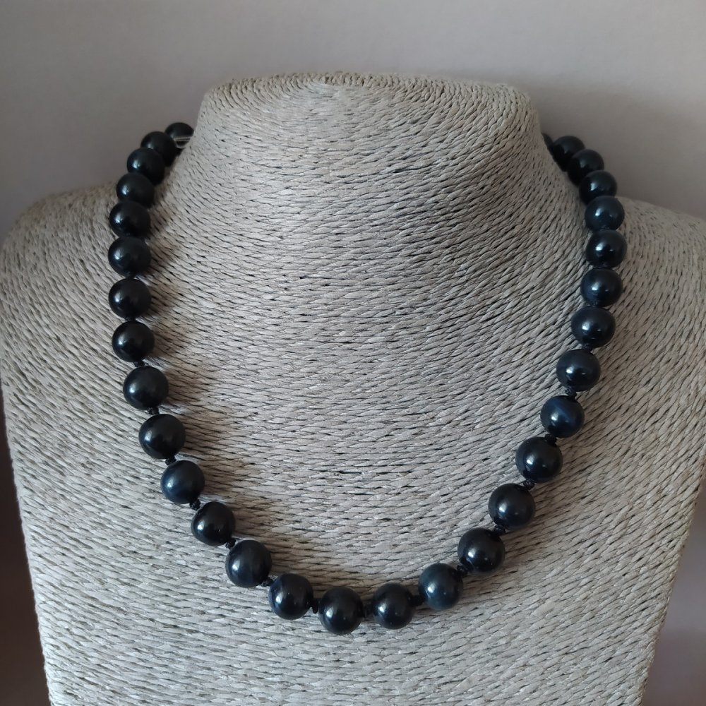 Naszyjnik z naturalnego kamienia Oko Sokoła — gładka kulka, średnica 10(±)mm, długość 45 cm