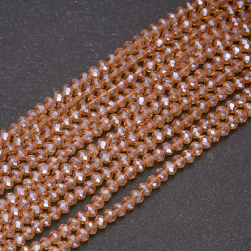 Koraliki z czeskiego kryształu, kolor szampański z napylaniem benzynowym 'rondele', średnica 3,5×3 mm, na nitce, długość 38 cm