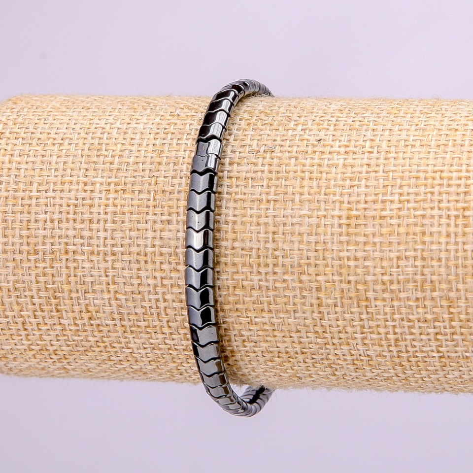 Bransoletka na elastycznej gumce z hematytu w wzorze zygzaku, średnica 5×4×3 mm, długość 18 cm