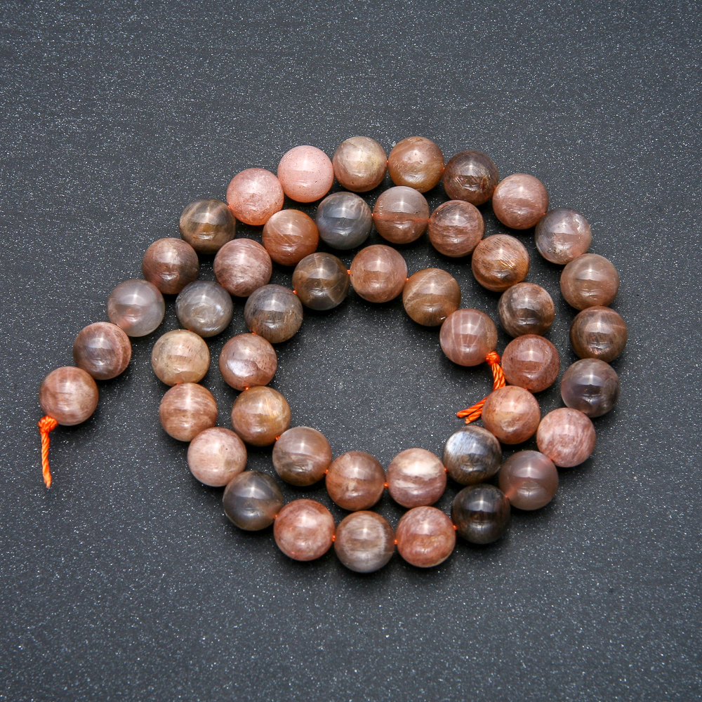 Koraliki na nici z naturalnego selenitu, gładkie kuleczki, średnica 8,5 mm ±, długość 39 cm