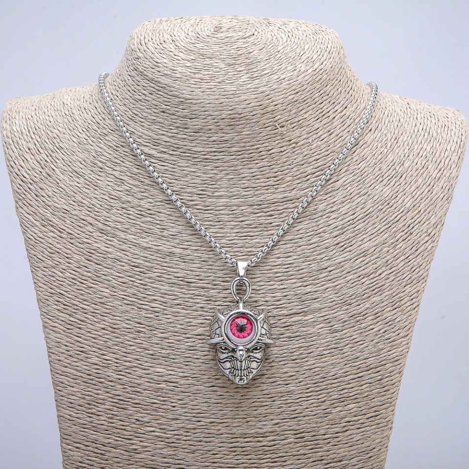 Wisiorek „Czaszka z okiem” 45×27 mm na łańcuszku, długość 70 cm, metal srebrzysty
