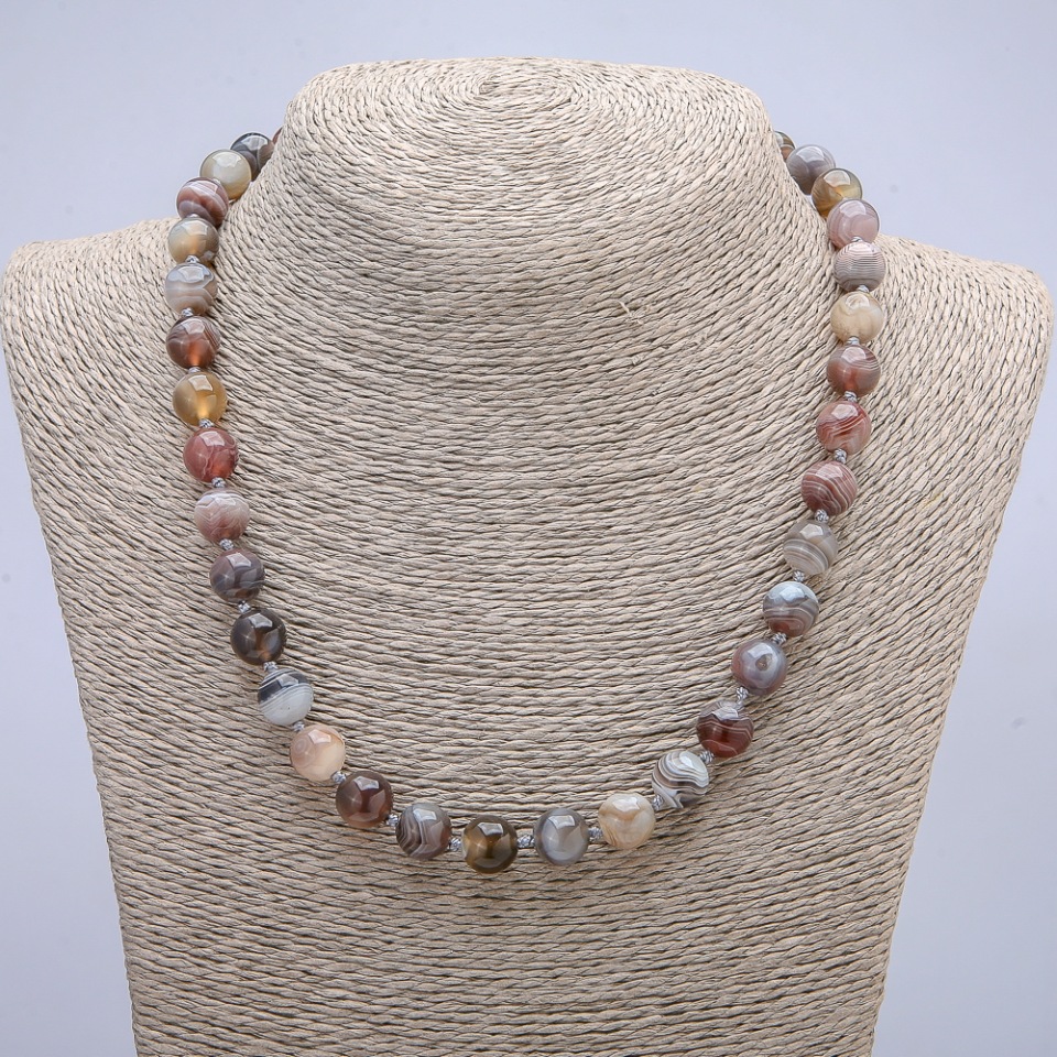 Naszyjnik z agatu Botswany – gładkie kule, średnica 10 mm, długość 45 cm +