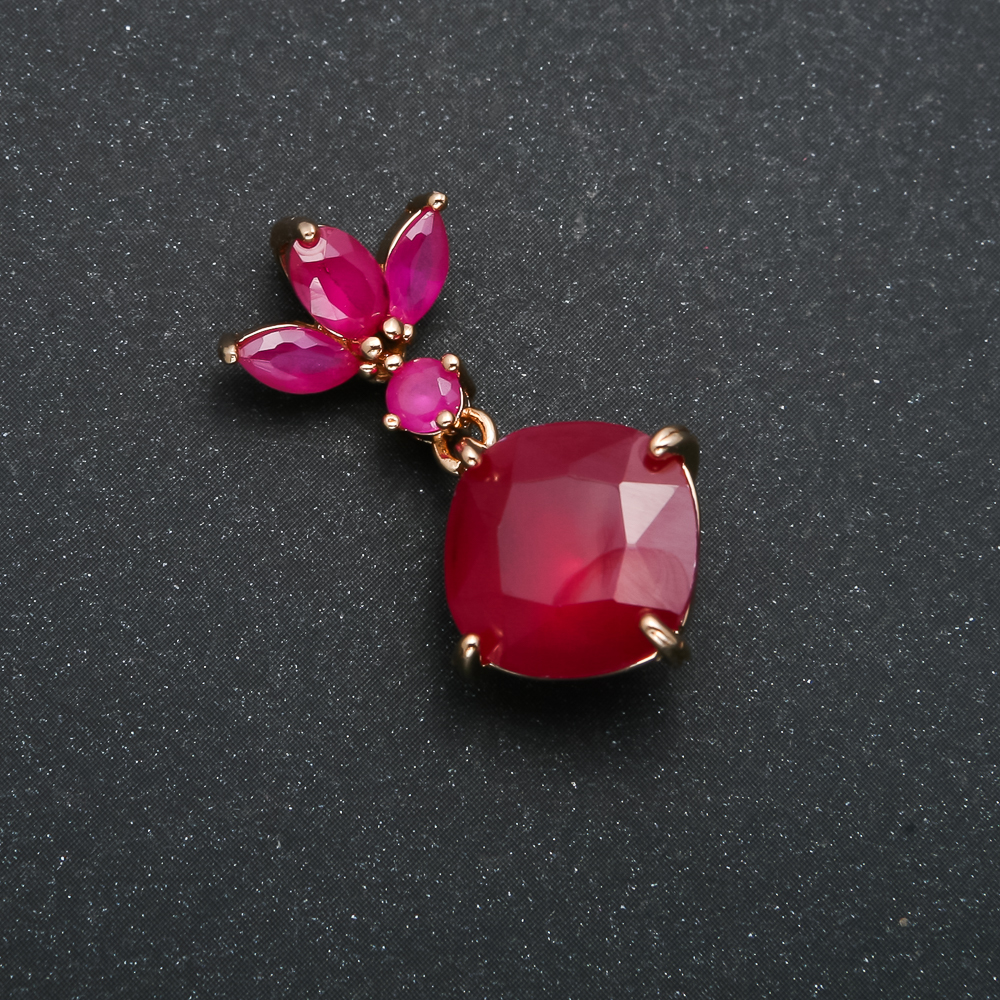 Wisiorek Xuping z pozłoceniem 18K i malinowymi kryształami, średnica 32×15 mm +