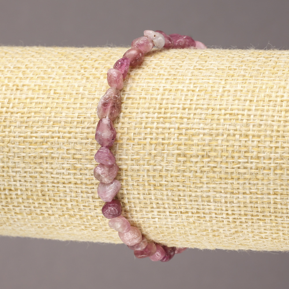 Bransoletka na gumce z naturalnego kamienia — turmalin fasetowany, średnica 5×7 mm +