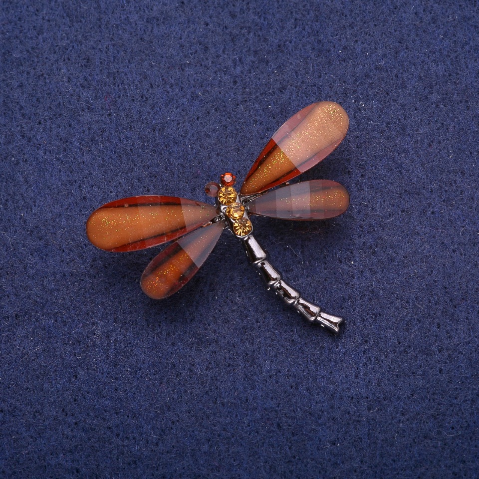 Broszka Ważka z brązowymi kryształami, metal srebrzysty, 32×43 mm