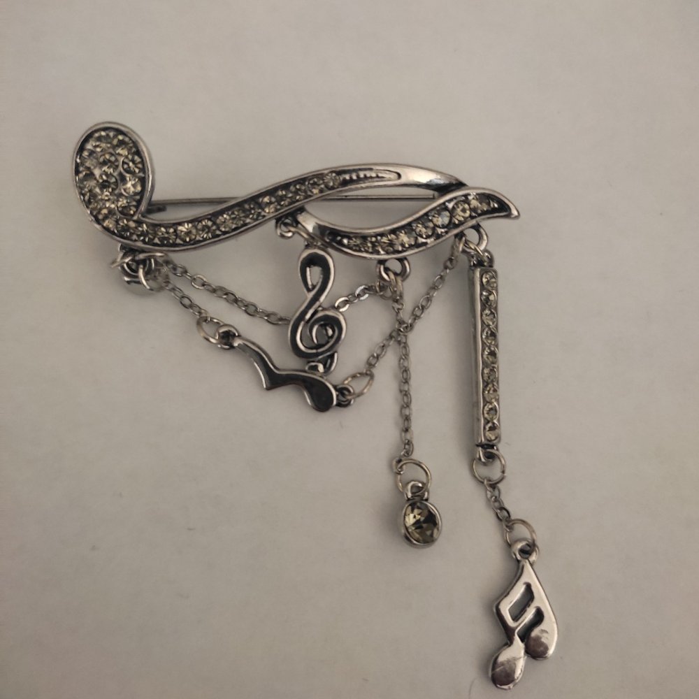 AUKCJA Broszka 'Nuta' z zawieszkami, ciemnoszary metal i kryształy, 19×50 mm +