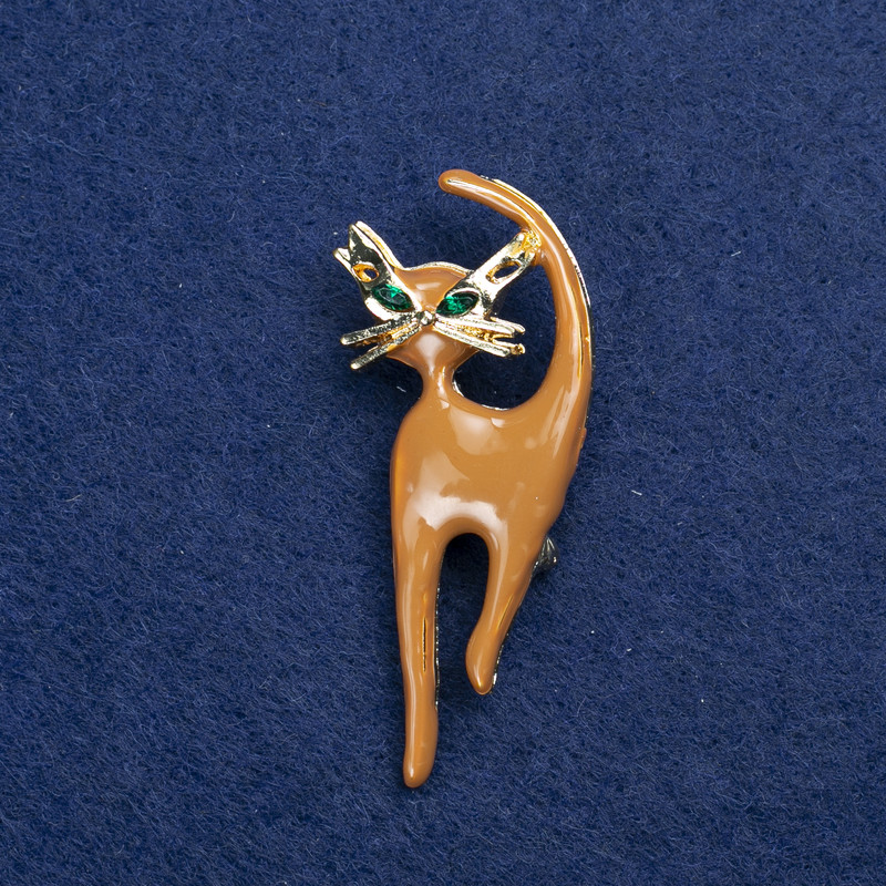 Broszka «Koteczka» z metalem złocistym, emalią i kryształami 45×40 mm