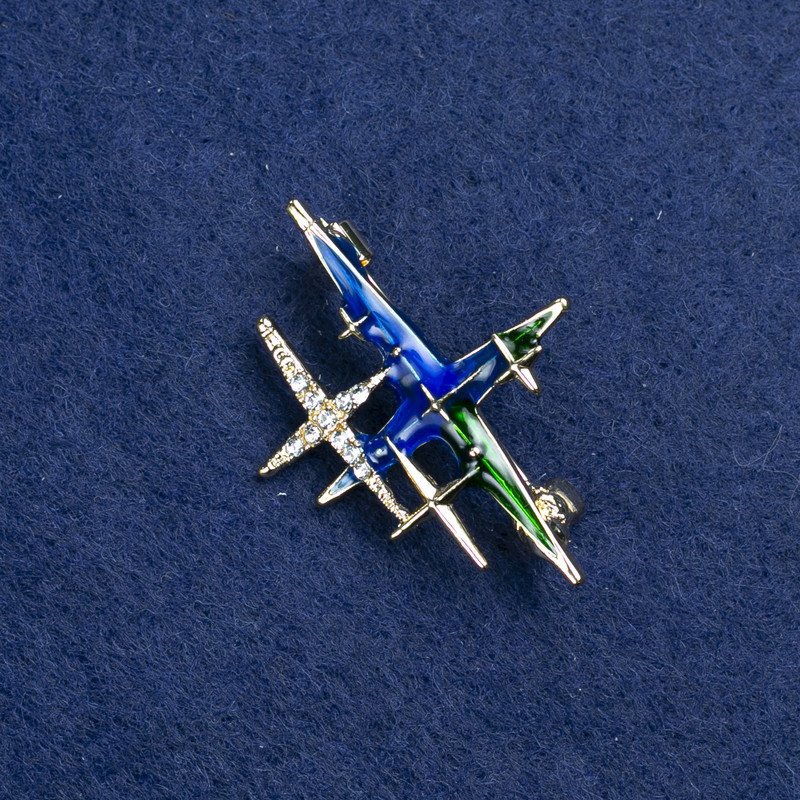 Broszka w kształcie gwiazdy, z metalem złocistym, emalią i kryształami, 38×30 mm +