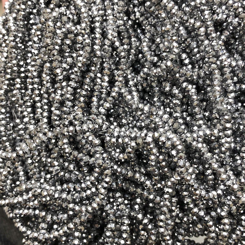 Koraliki z czeskiego kryształu na nitce, jasnoszara powłoka, fasetowany rondel, średnica 3x2,5 mm, długość 36 cm +