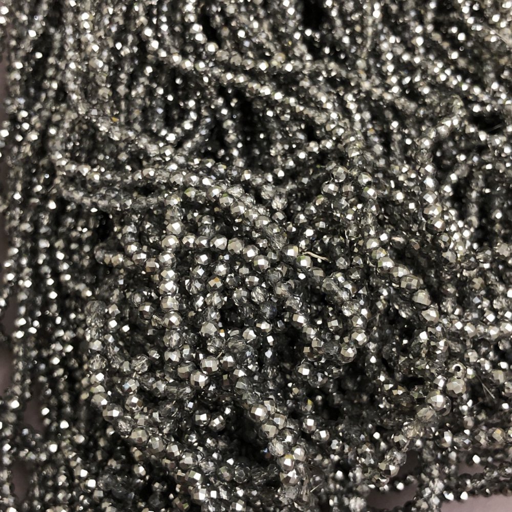 Koraliki czeskiego kryształu na żyłce, szare, przejrzyste, fasetowane rondelki, średnica 3 × 2,5 mm, długość 36 cm