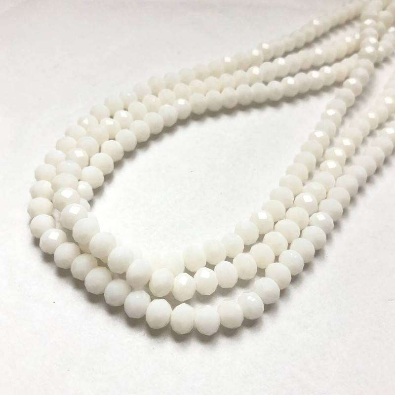 Koraliki czeskiego kryształu na nitce, delikatnie blado-brzoskwiniowe, matowe, fasetowane rondle, średnica 6×4,5 mm, długość 38–40 cm