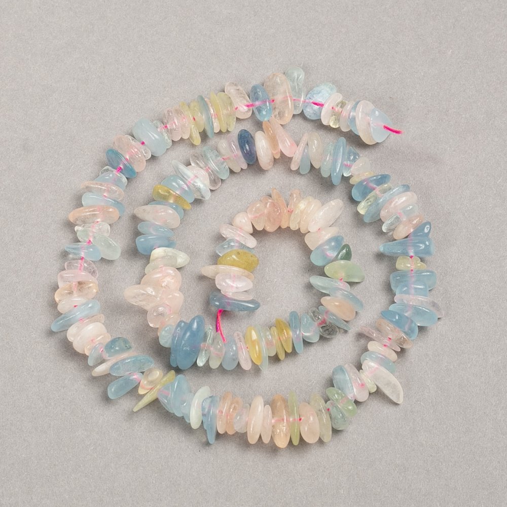 Koraliki z morganitu na nitce, drobne 10×3 mm, długość 39 cm