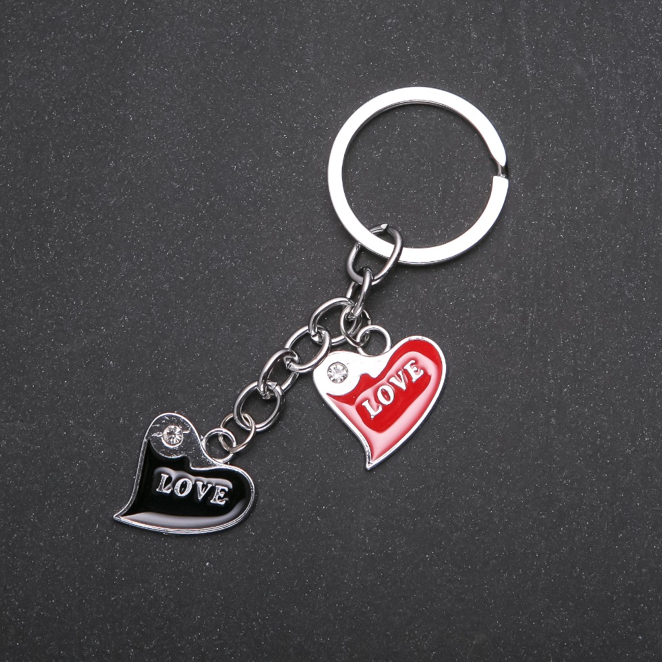 Brelok w kolorze srebra w kształcie serca