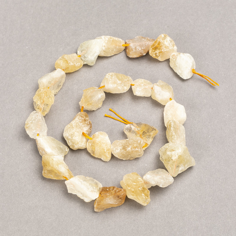 Koraliki z nieobrobionego cytrynu, na nitce, w formie briolette, średnica 16×12 mm, długość 41 cm