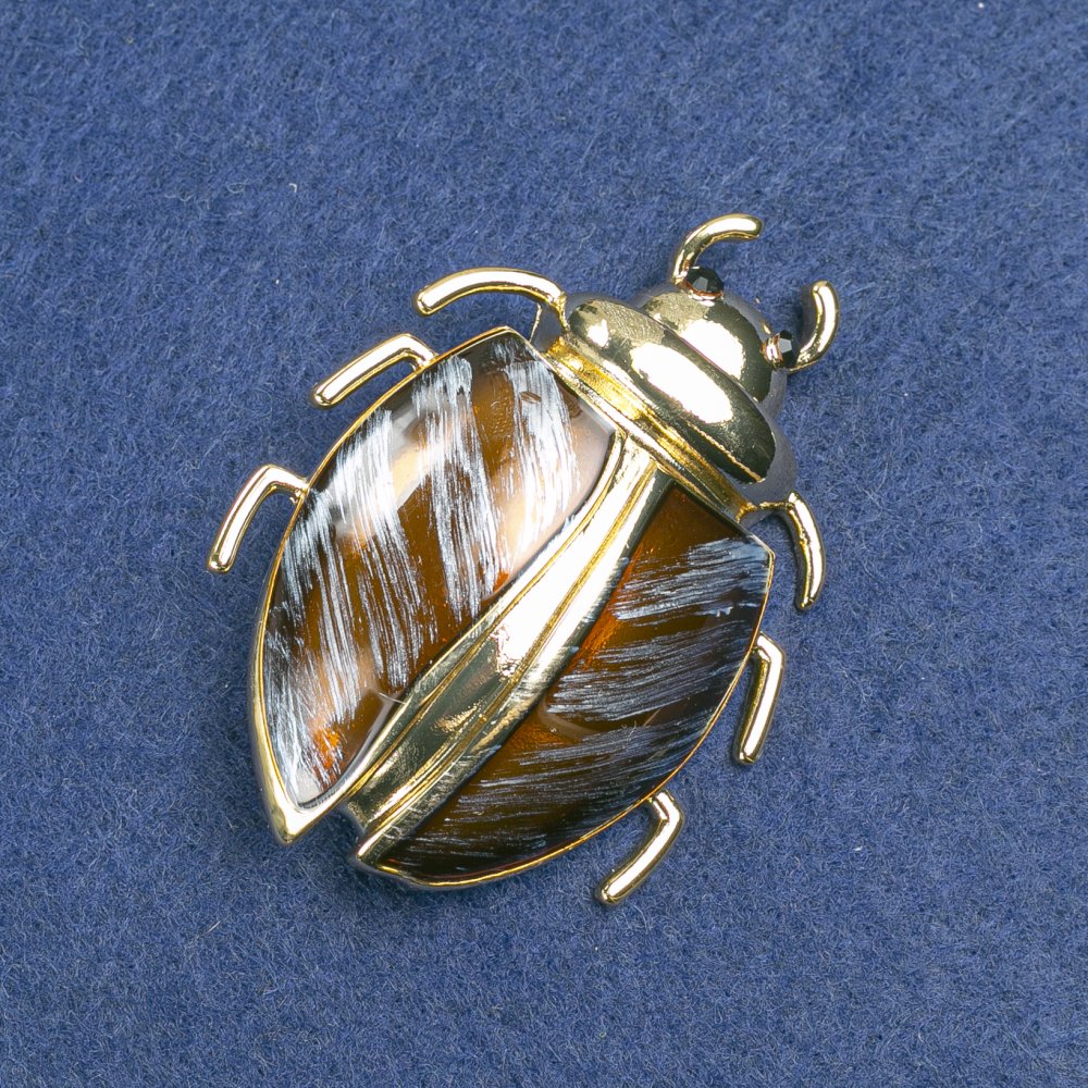 Broszka Żuk z złocistym metalem, brązową emalią i czarnymi kryształami, 58 x 24 mm +