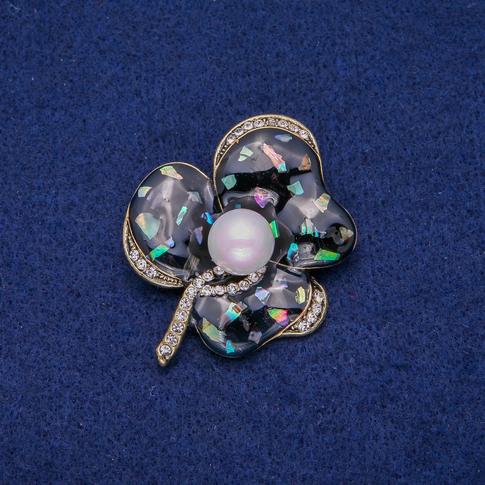 Broszka «Kwiat» z perłowym haliozytem i cyrkoniami, 41×51 mm, złoty metal