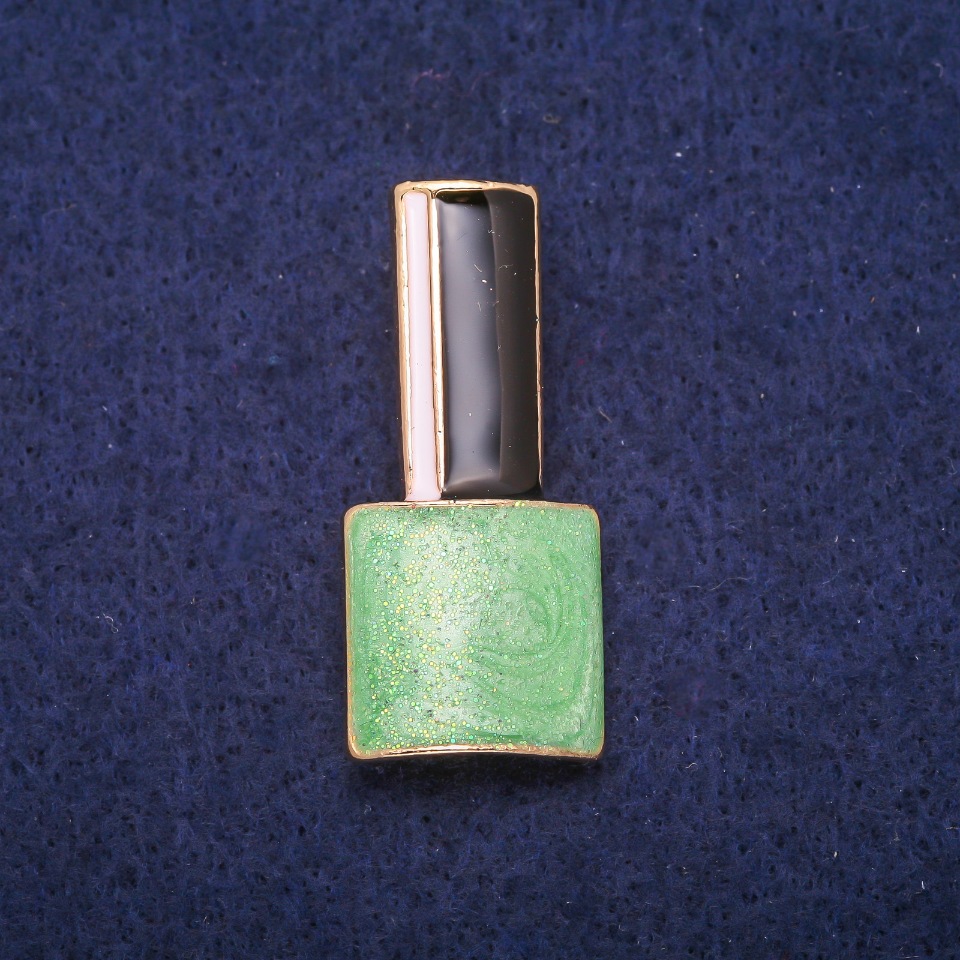 Broszka Lak – zielona, czarna i biała emalia, złoty metal 18×39 mm