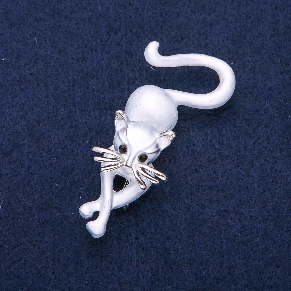 Broszka Kotek szara emalia, srebrzysty metal