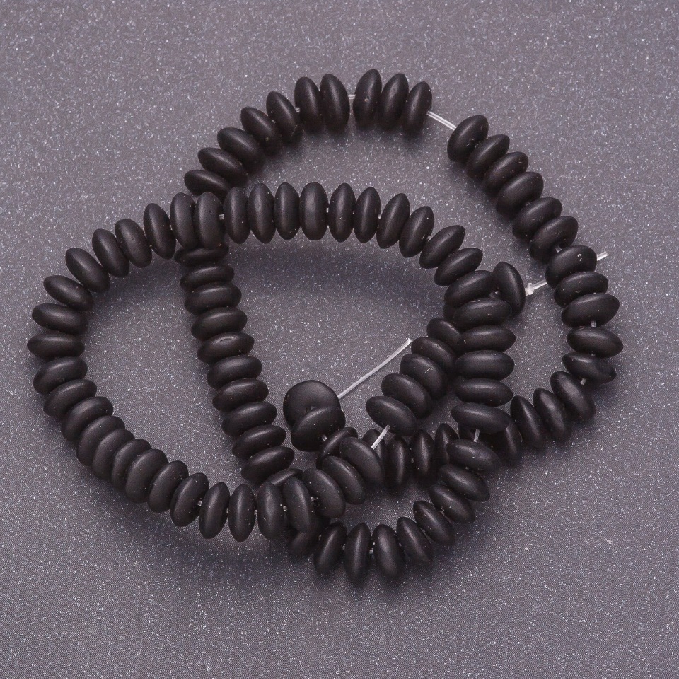 Koraliki ze szungitu na nitce (sztuczne), w kształcie rondeli, średnica 6×3 mm, długość około 41 cm